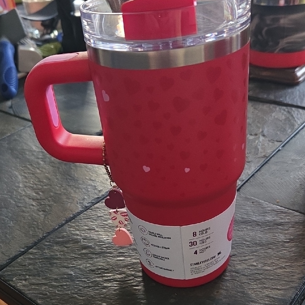 Stanley 2025 Valentine's Release 20oz Quencher H2.0 Tumbler With Charm - Picture 6 of 7